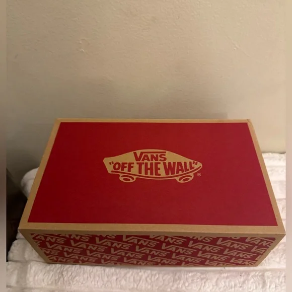 Vans Tan Sneakers Classic Low-Top Design Size - 7 Women’s / 5.5 Men’s - Picture 12 of 12